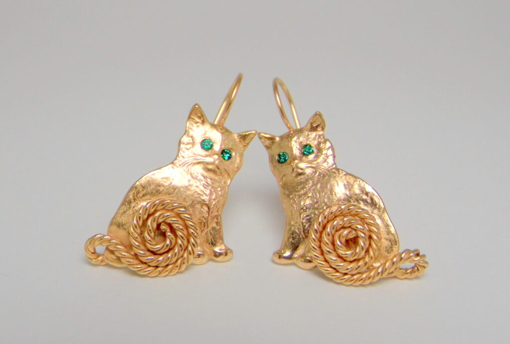 Cat earrings with coiled tail
