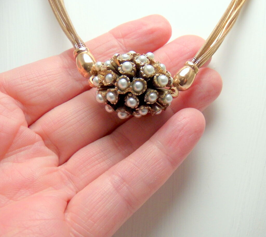 Collana con ciondolo perle