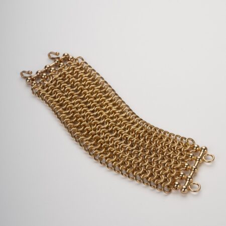 Bracciale manchette dorato artigianale: un gioiello vintage rivisitato