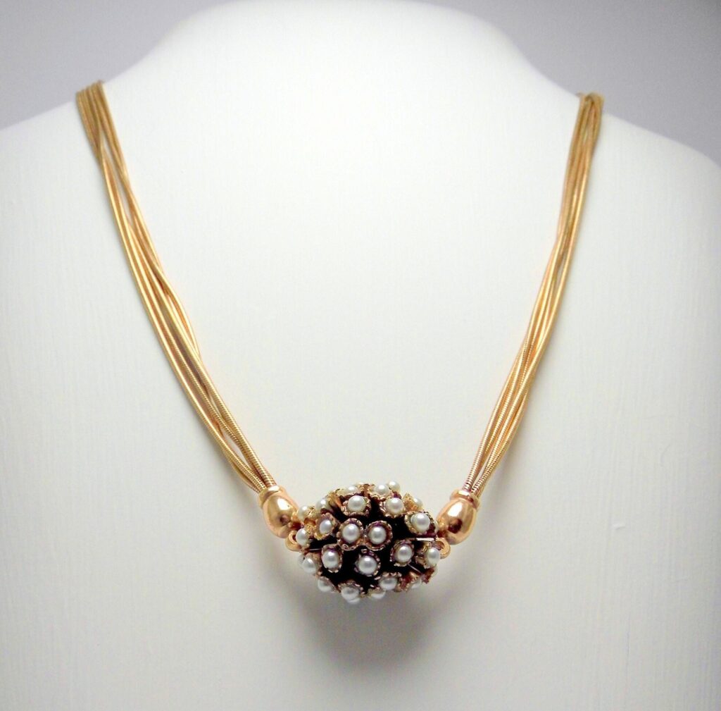 Collana con ciondolo perle