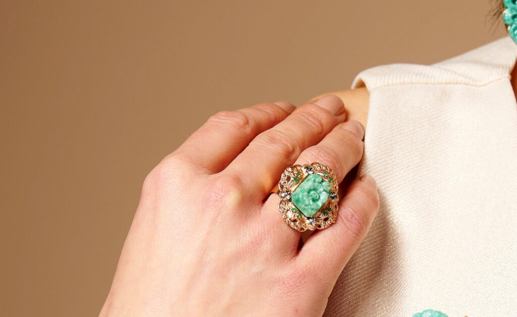Anello Donna Regolabile "Riflessi di un Tempo" con Fiore Verde Giada