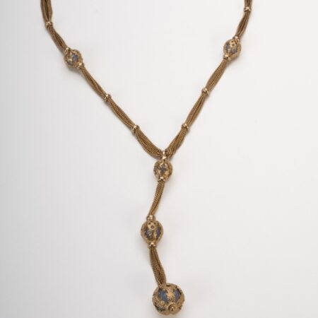 Collana Lunga Dorata "Palla Prigioniera" con Quarzo Celeste Opalescente