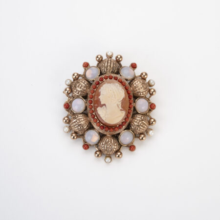 Spilla cammeo in stile vintage con corallo