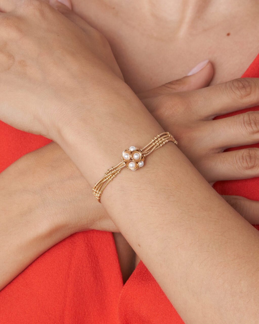 Elegance in Imitation Pearls: multi-strand bracelet
