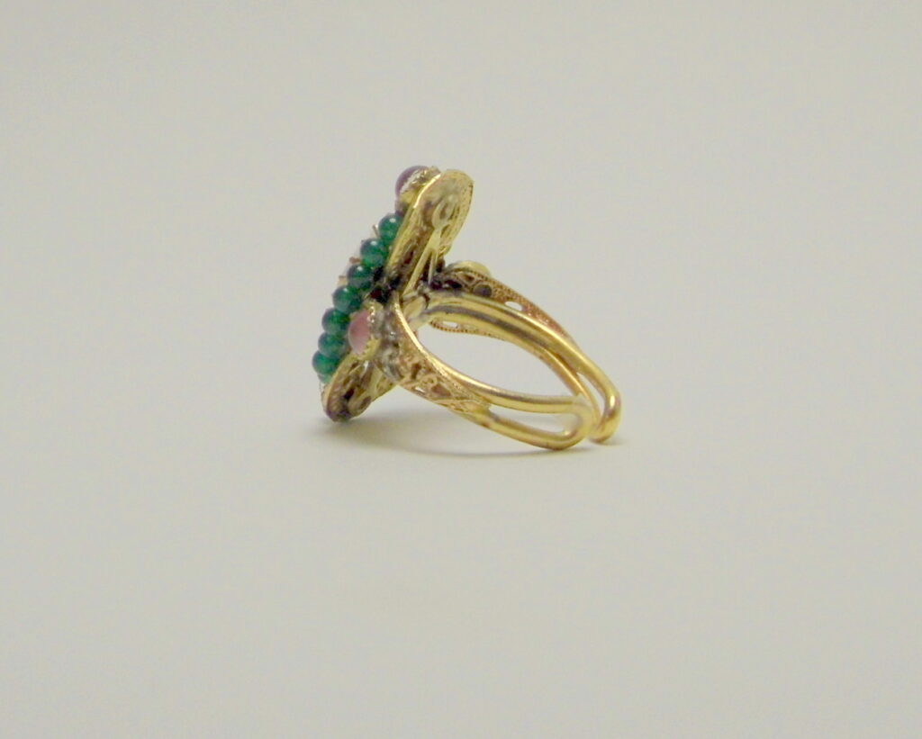 Anello artigianale "Splendore di corte" con cammeo e avventura
