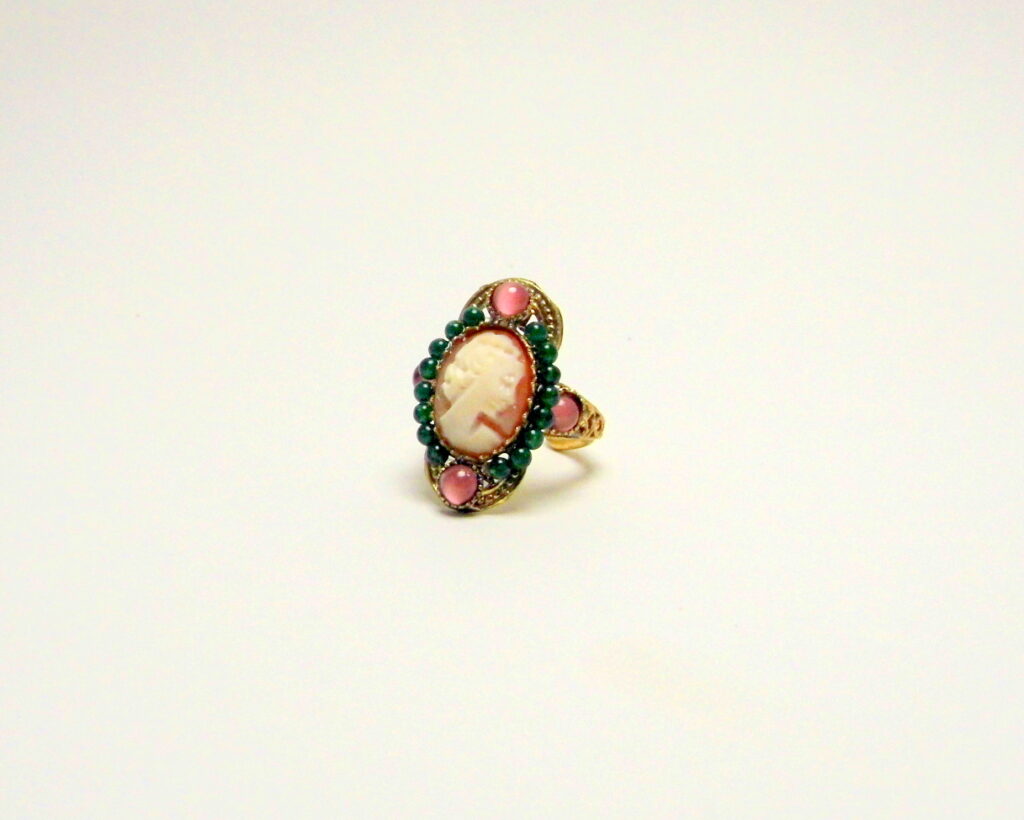 Anello artigianale "Splendore di corte" con cammeo e avventurina