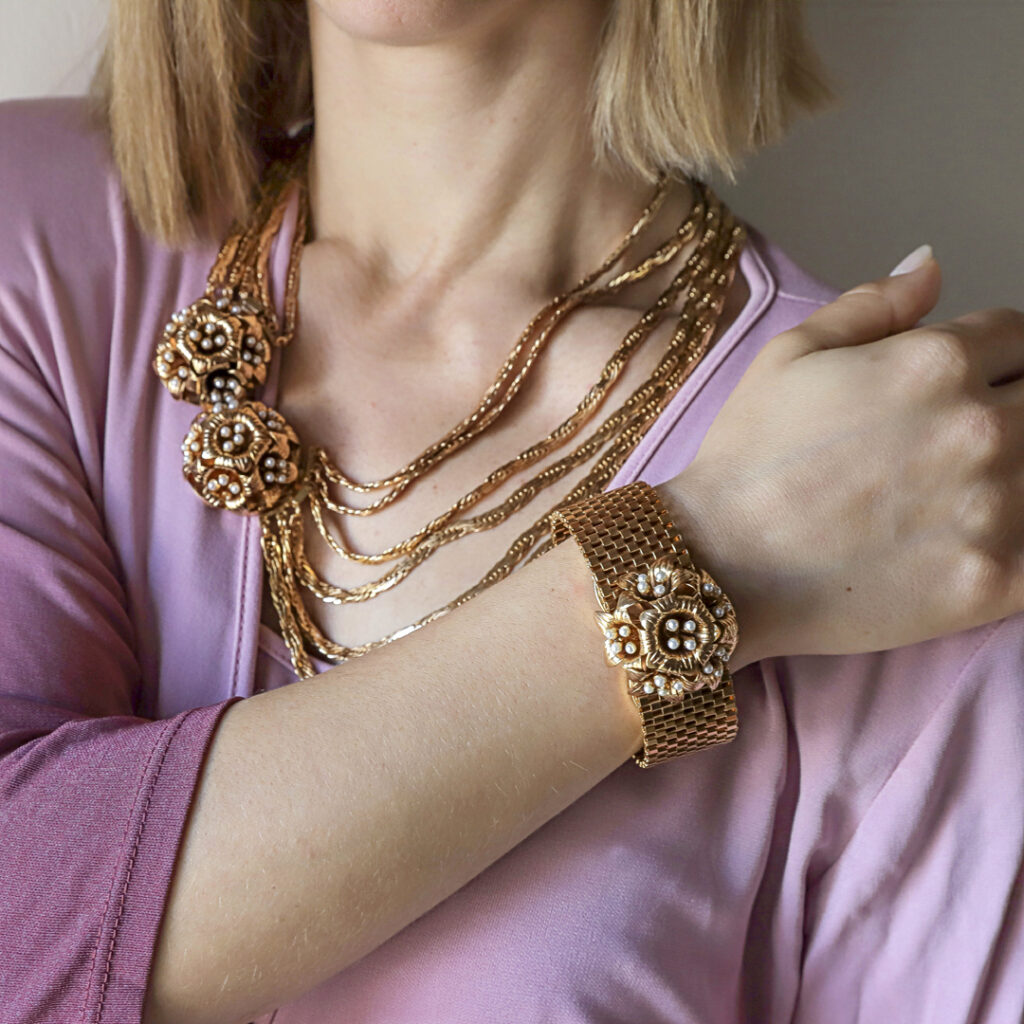 Bracciale Polsino "Tripudio di Gigli": Fiore Centrale in Demirouge