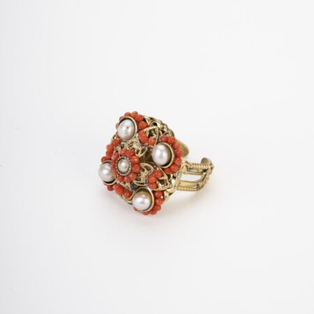 Anello Stile Borbonico con Perle di Acqua Dolce Anticate e Corallo Rosso