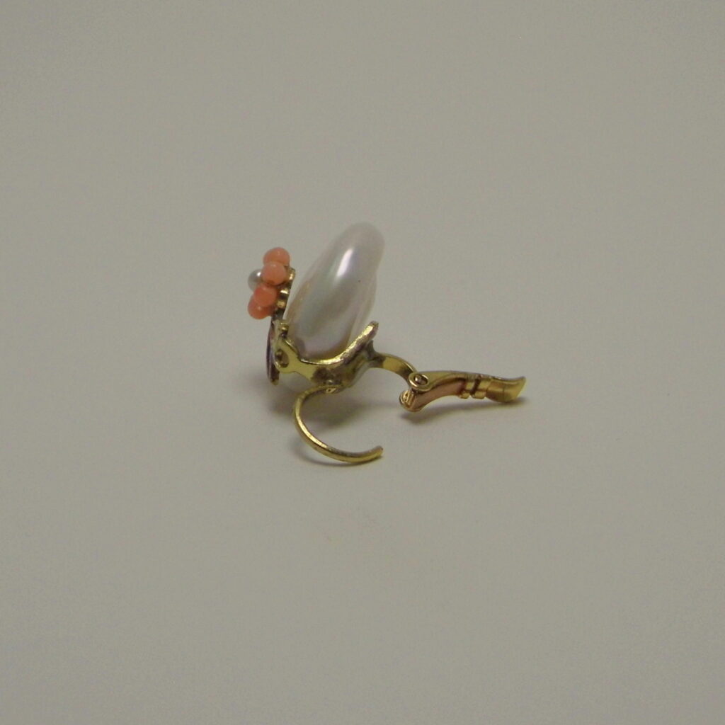 Orecchini Stile Vintage con Conchiglia e Corallo Rosa | Perle di Fiume